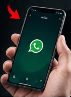 Hand mit Smartphone und WhatsApp-Symbol